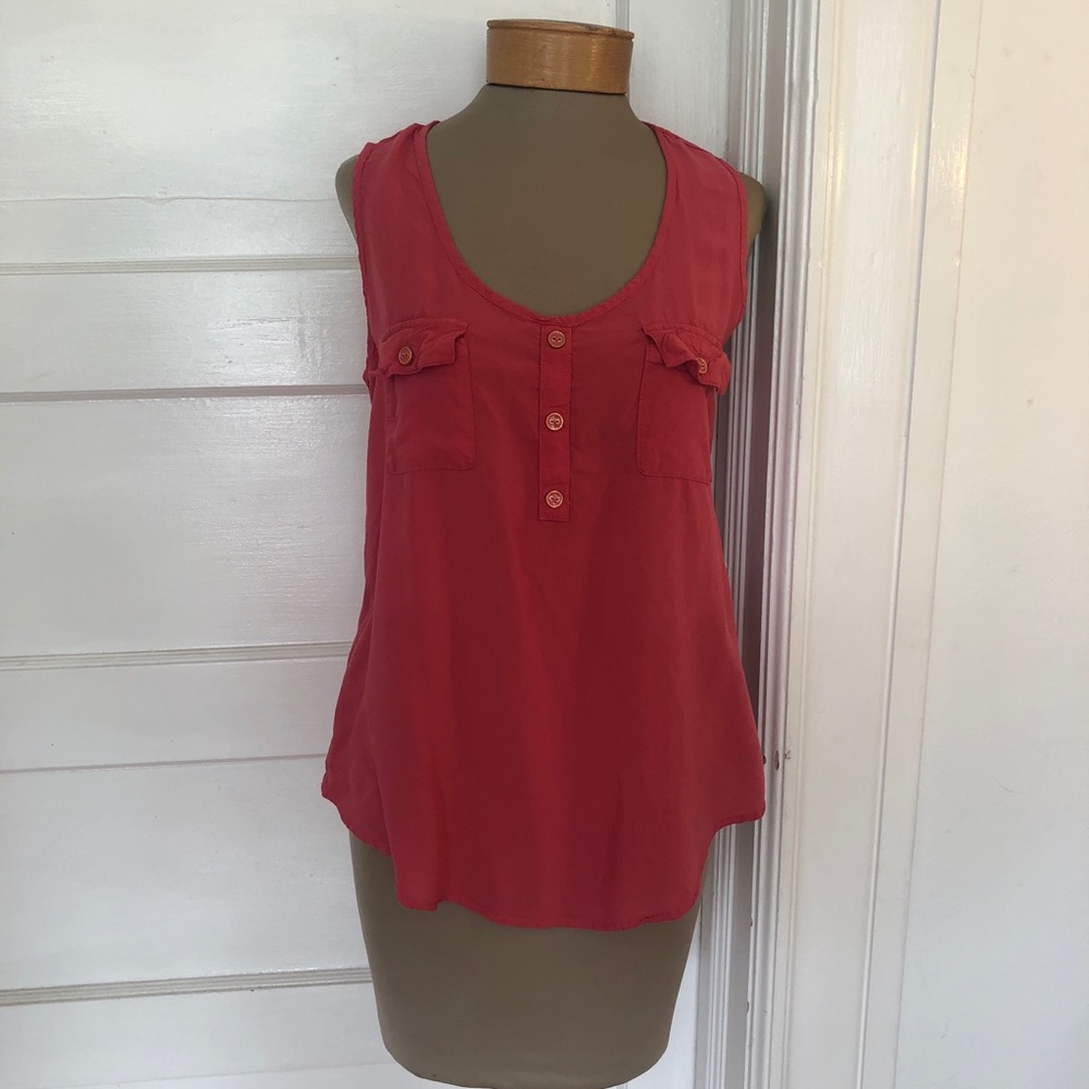 Active USA coral tank top with cute pockets